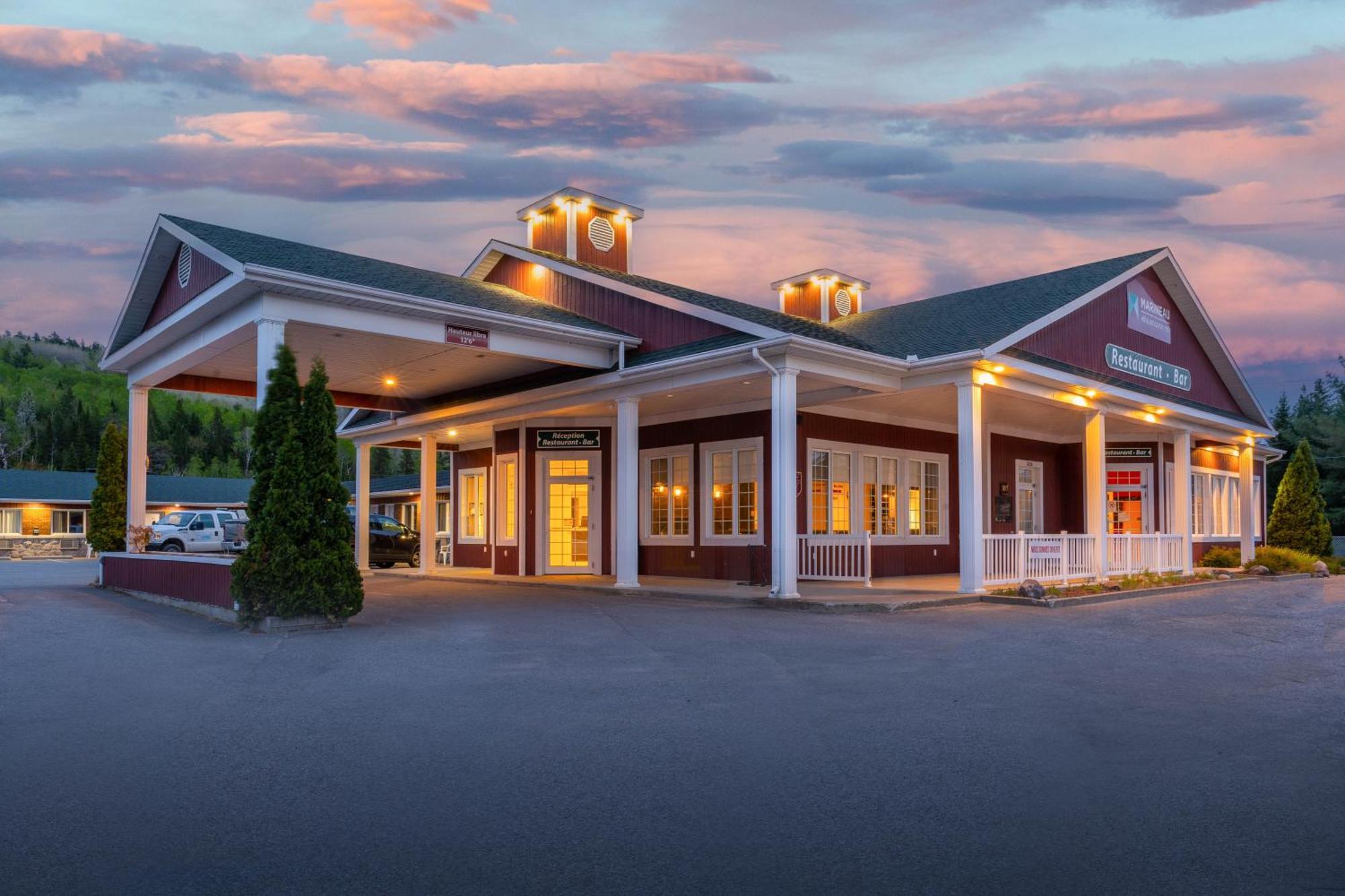 Hôtel Marineau La Tuque Extérieur photo
